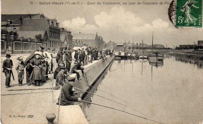 Un jour de concours sur le bord du canal, il y avait plus de spectateurs que de pêcheurs.