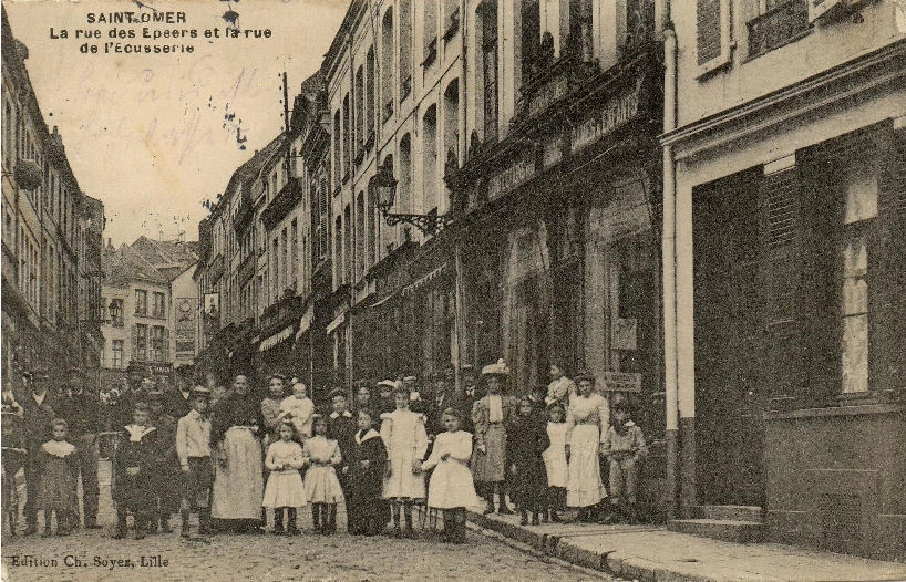 (a)- Au coeur de la ville