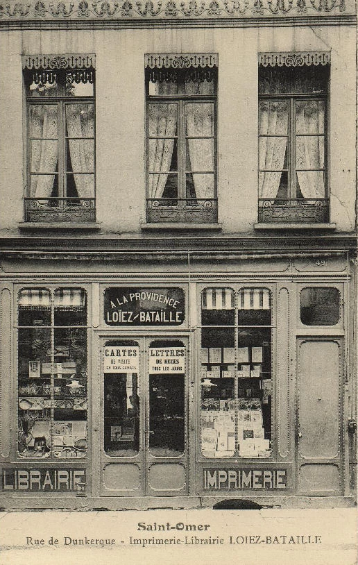 (c)- La façade d'une librairie