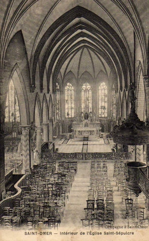 (c) Intérieur de l'église