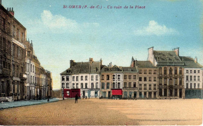 (d)- Un coin de la place