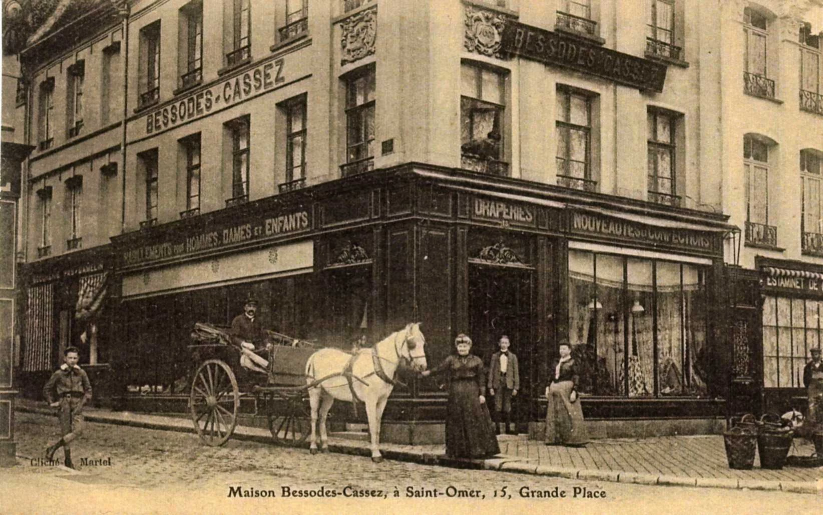 (i)- Une boutique de la grand