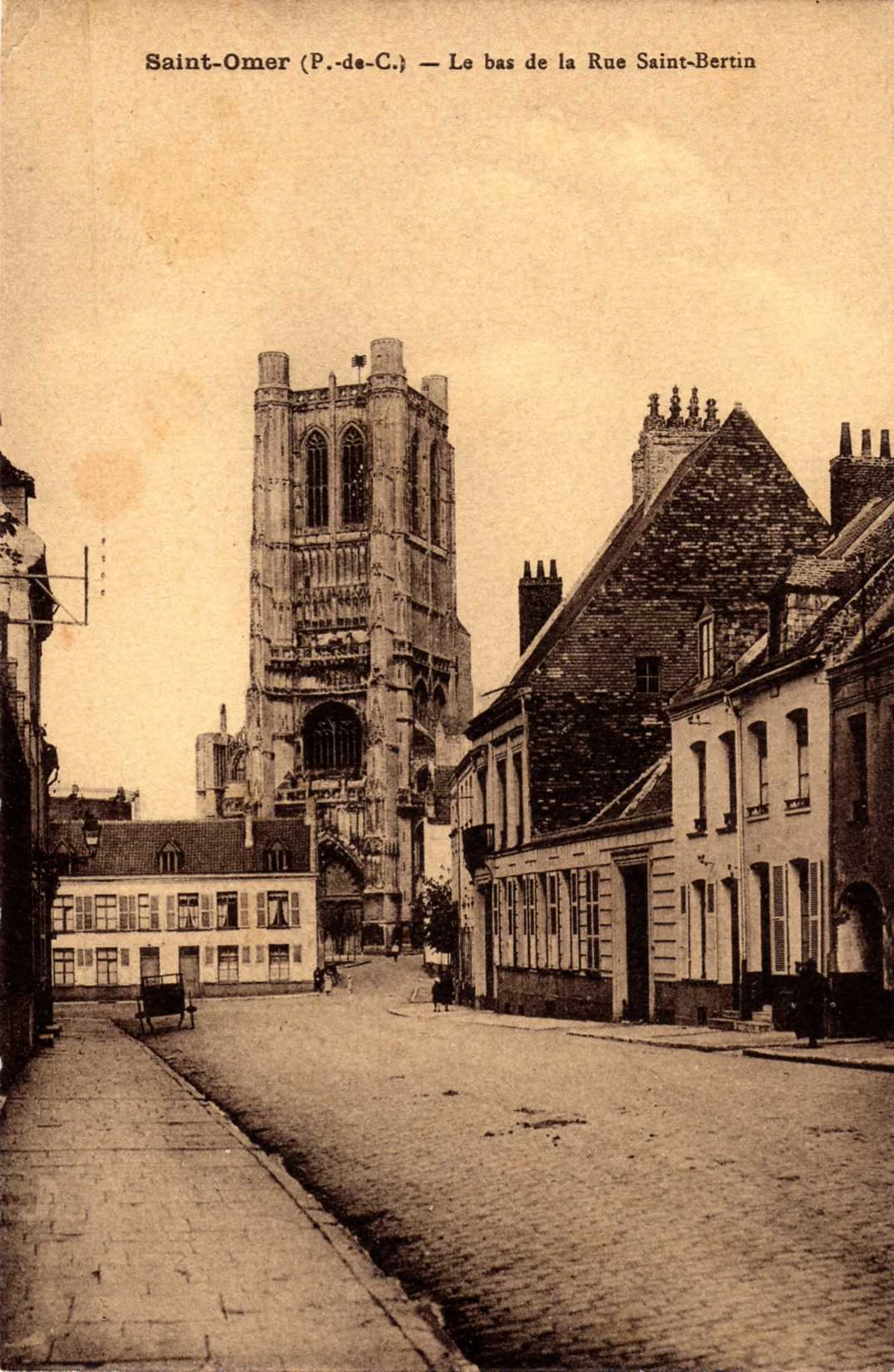 (q)- Le bas de la rue