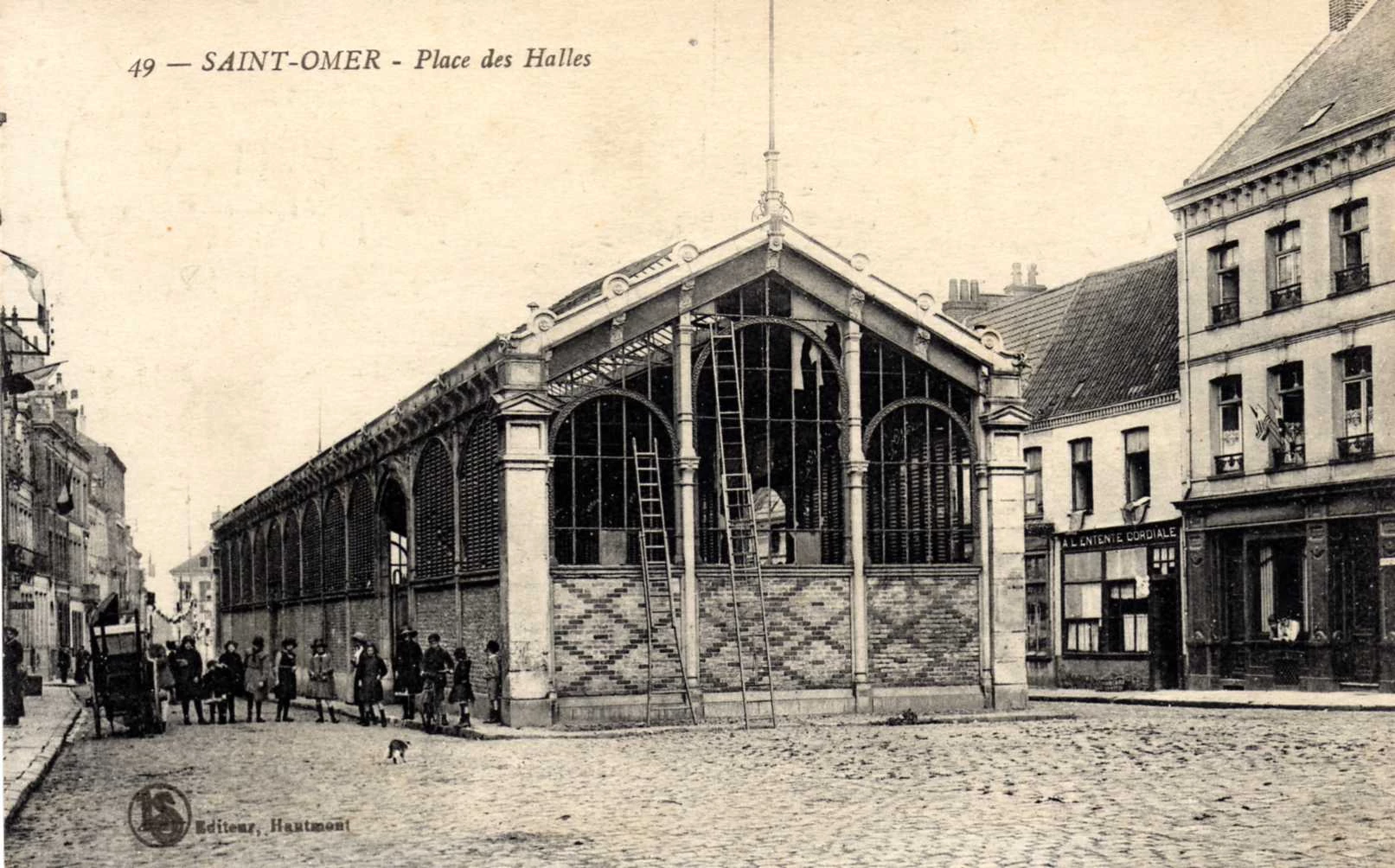 (e)- l'arrière du bâtiment