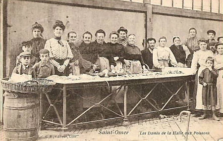 (b)- l'intérieur des halles