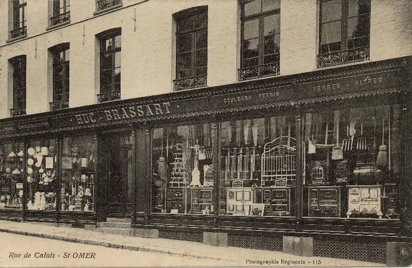 (g)- Une belle façade de magasin
