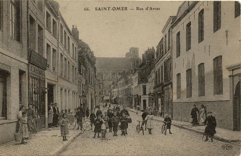 (e)- Une rue trés animée