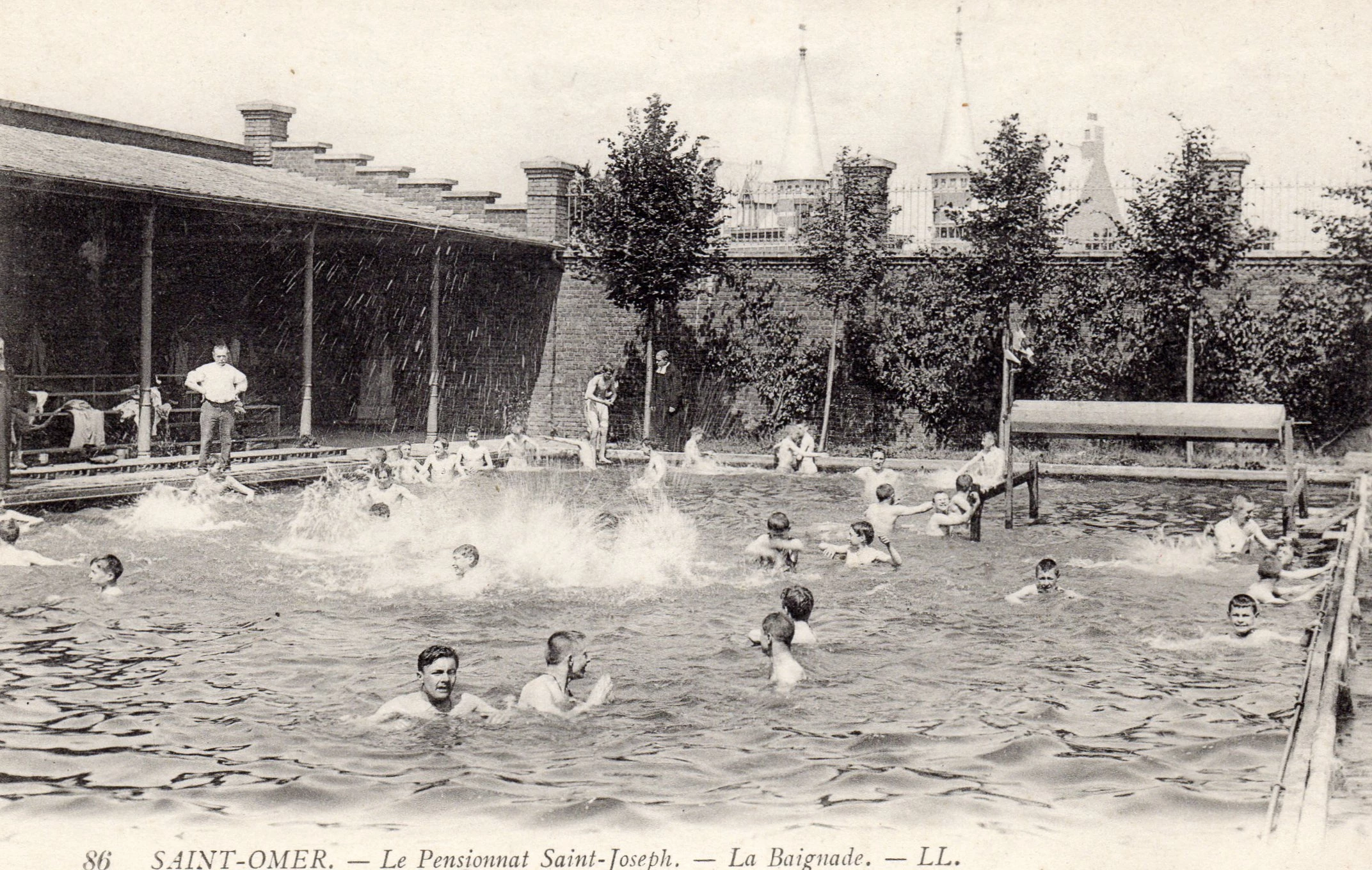 (g)- La piscine