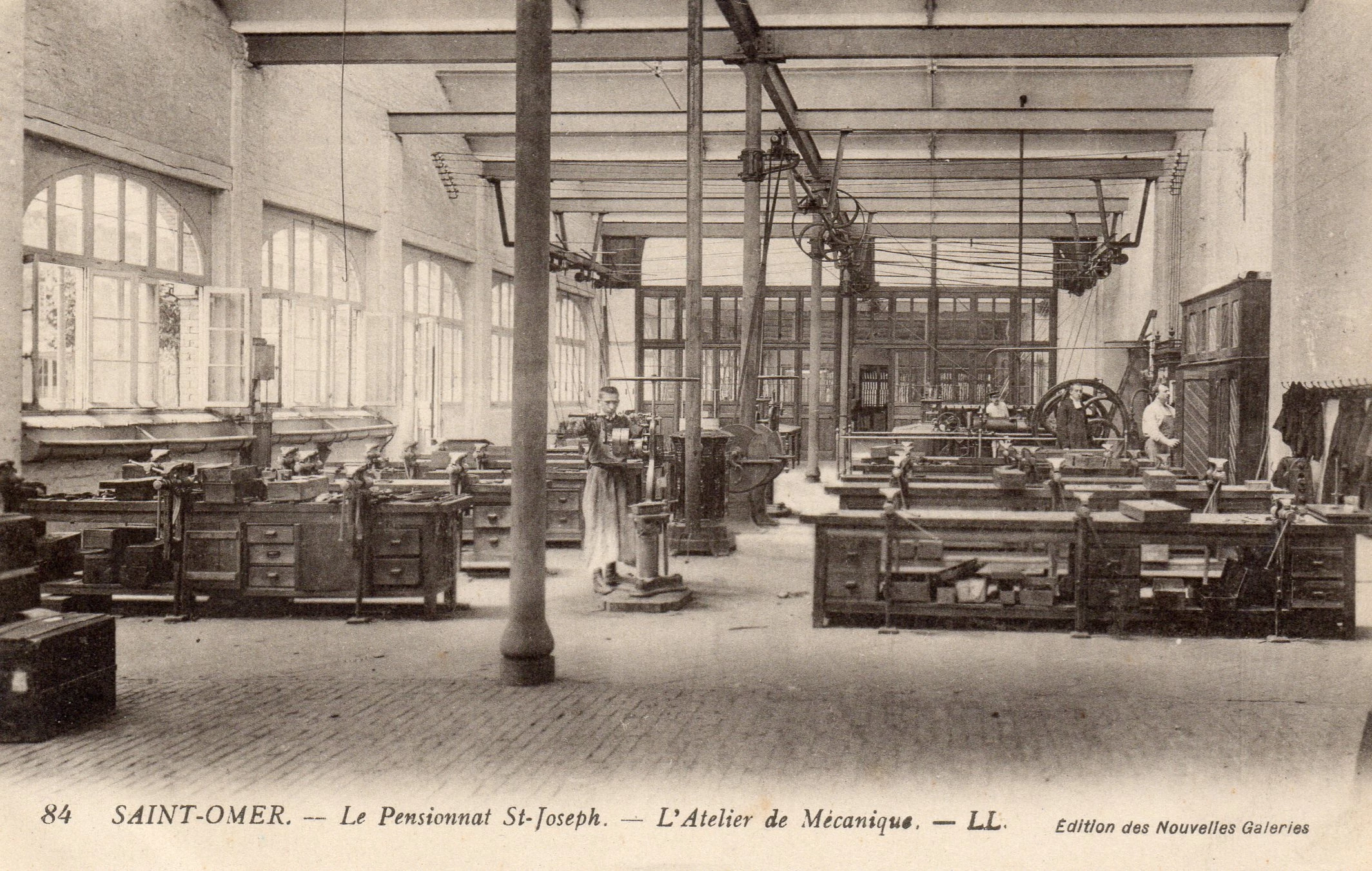 (i)- L'atelier de mécanique