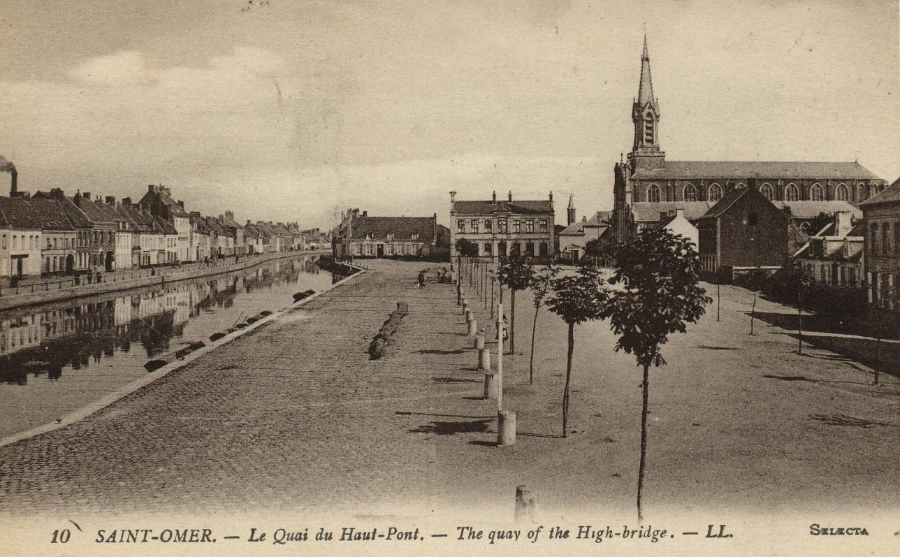 La place de la Ghiére, plantée d'arbres servait de quai de déchargement.