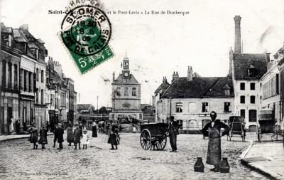 Cette place qui donnait sur le quai des Salines que l'on aperçoit au fond avec le mathurin. Au premier plan on voit un porteur d'eau.