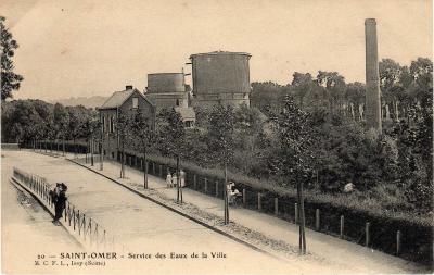 Dans le fond on aperçoit le premier château d'eau de St Omer. Avec la maison du gardien.
