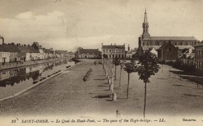 La place de la Ghiére, plantée d'arbres servait de quai de déchargement.